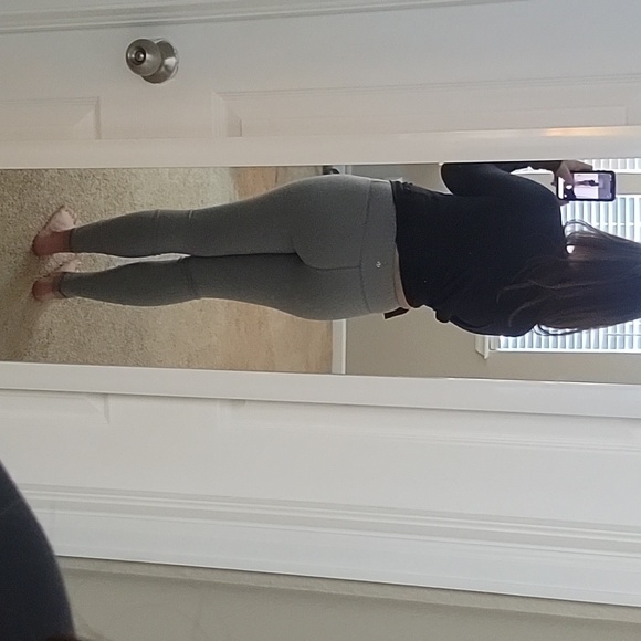 Lululemon size 6 herring bone leggings - Picture 8 of 8